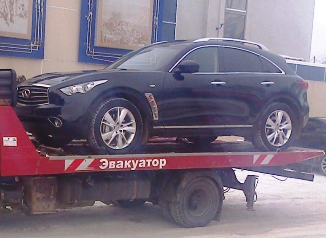Эвакуатор СПб дешево и быстро, вызов эвакуатора в Санкт-Петербурге Infinity QX70